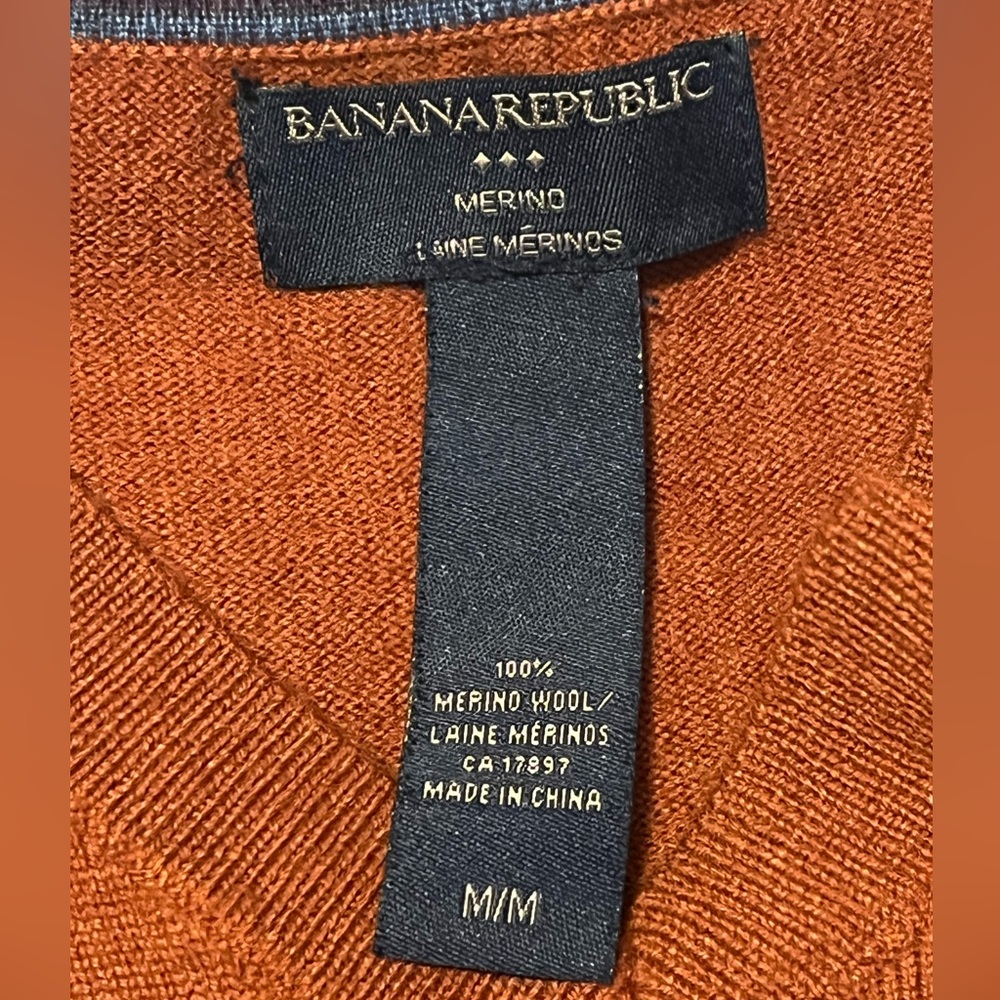 Banana Republic Men’s Medium Merino Wool V-neck Sweater - Picture 5 of 5